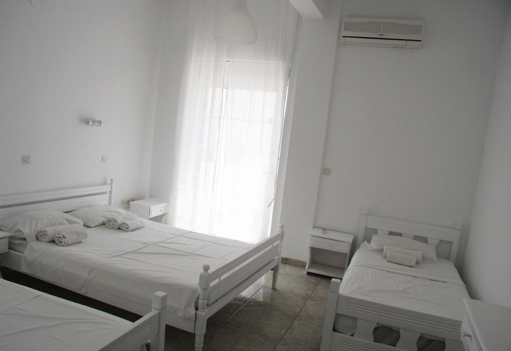 Armadoros Hotel / Ios Backpackers ภายนอก รูปภาพ