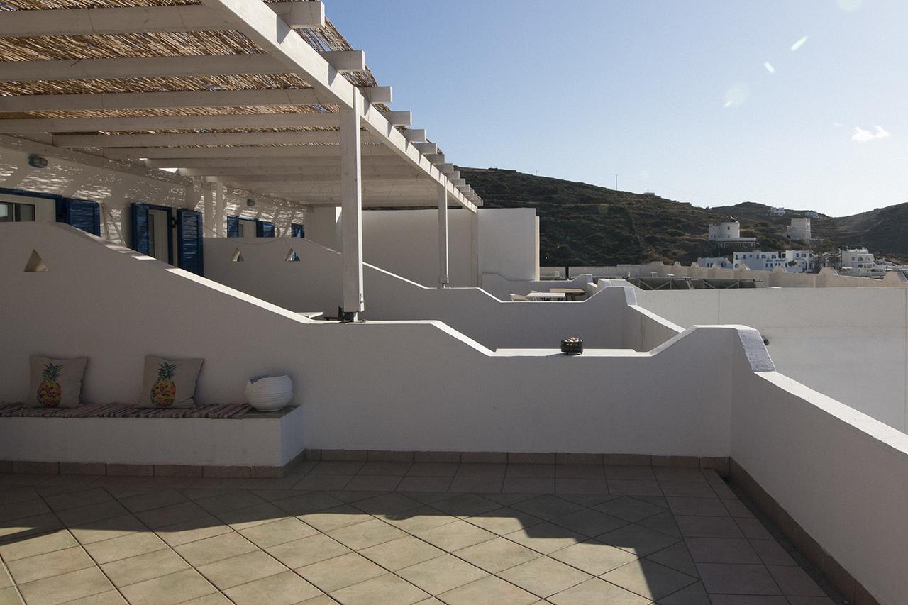 Armadoros Hotel / Ios Backpackers ภายนอก รูปภาพ