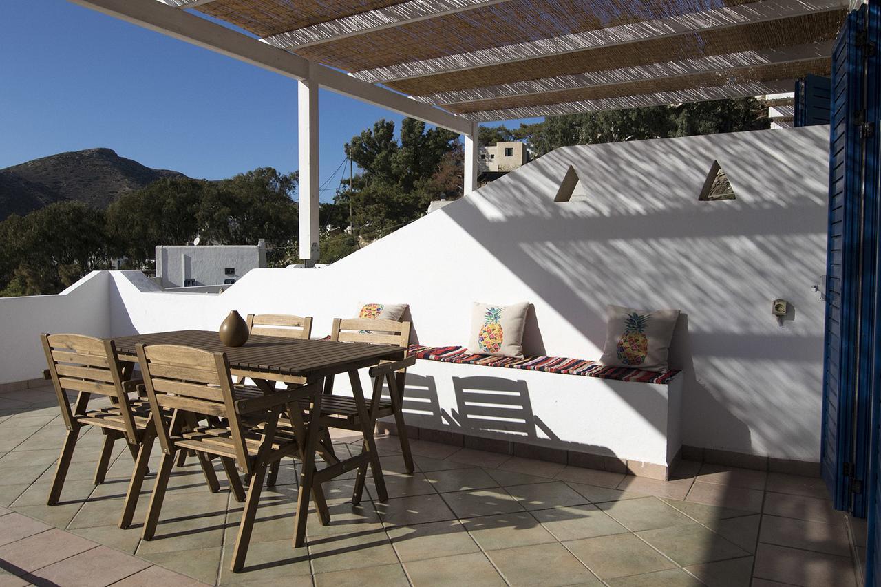 Armadoros Hotel / Ios Backpackers ภายนอก รูปภาพ