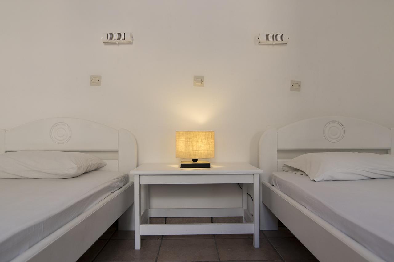 Armadoros Hotel / Ios Backpackers ภายนอก รูปภาพ