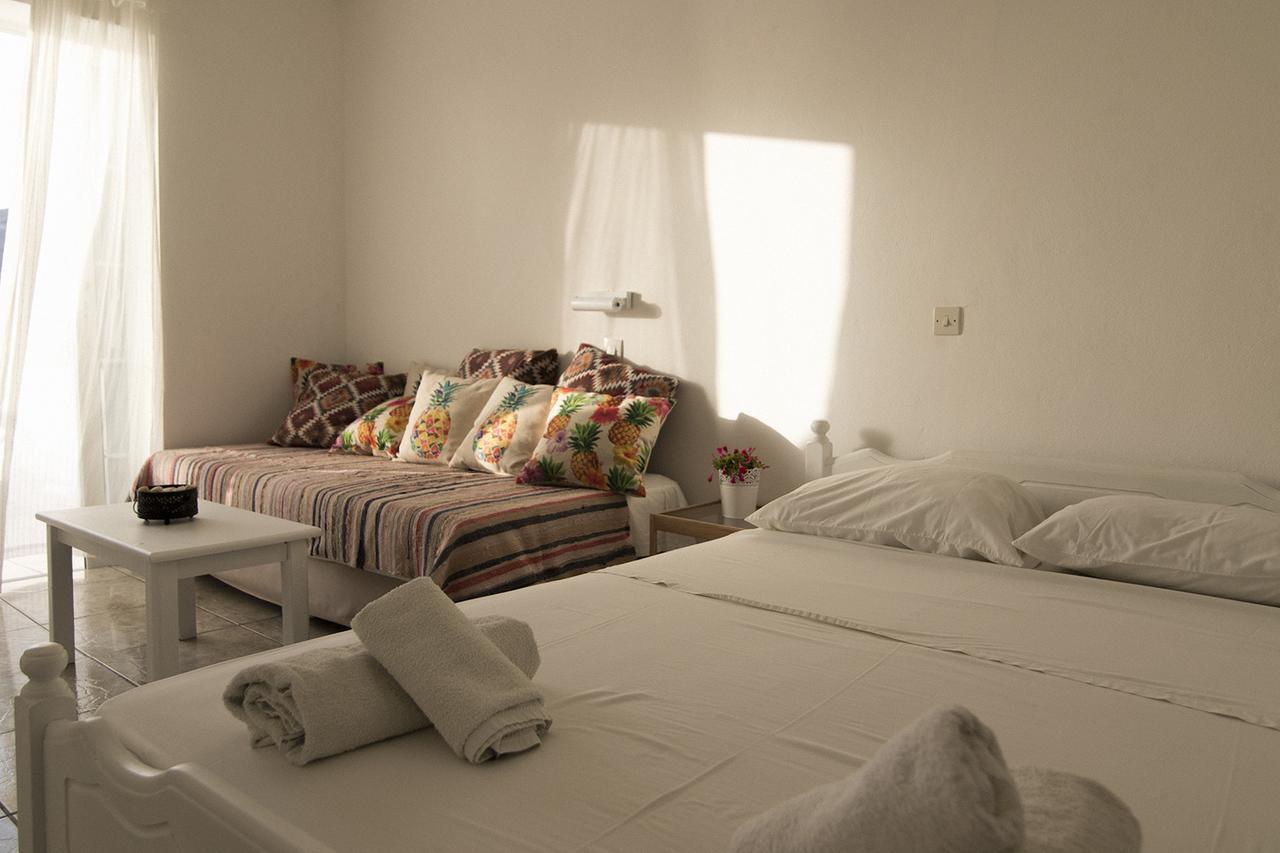 Armadoros Hotel / Ios Backpackers ภายนอก รูปภาพ