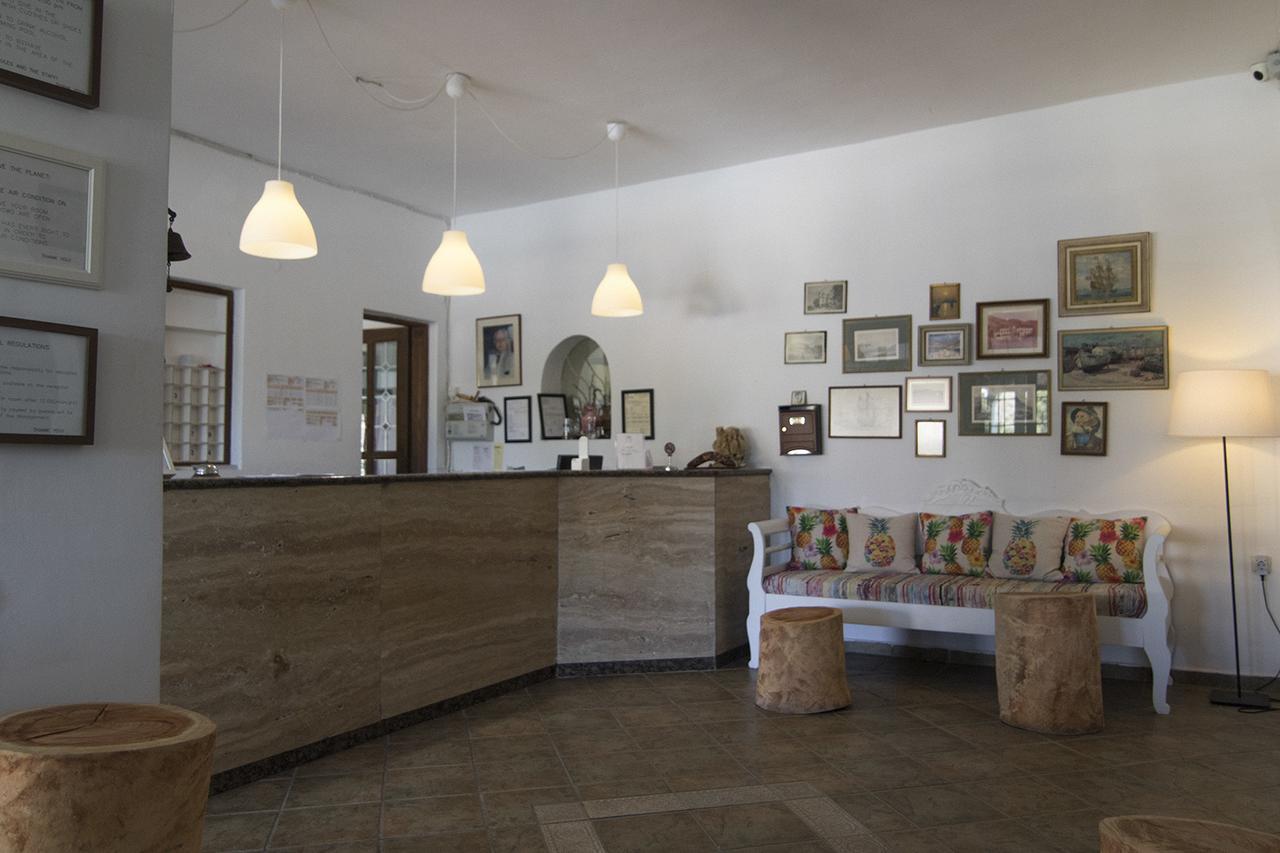 Armadoros Hotel / Ios Backpackers ภายนอก รูปภาพ