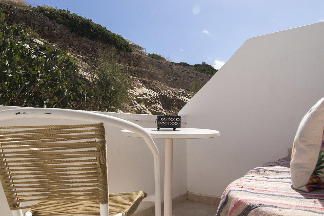 Armadoros Hotel / Ios Backpackers ภายนอก รูปภาพ