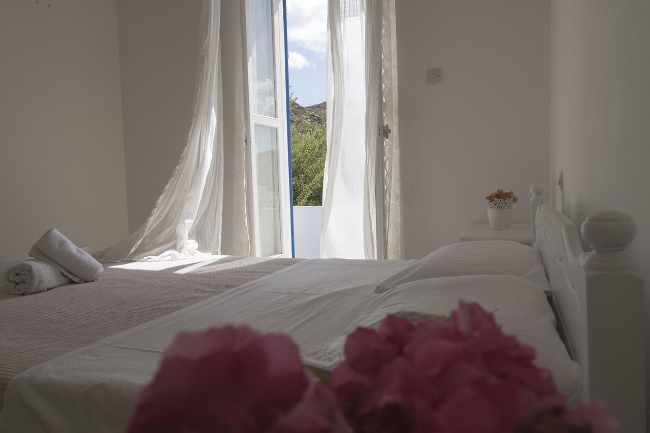 Armadoros Hotel / Ios Backpackers ภายนอก รูปภาพ