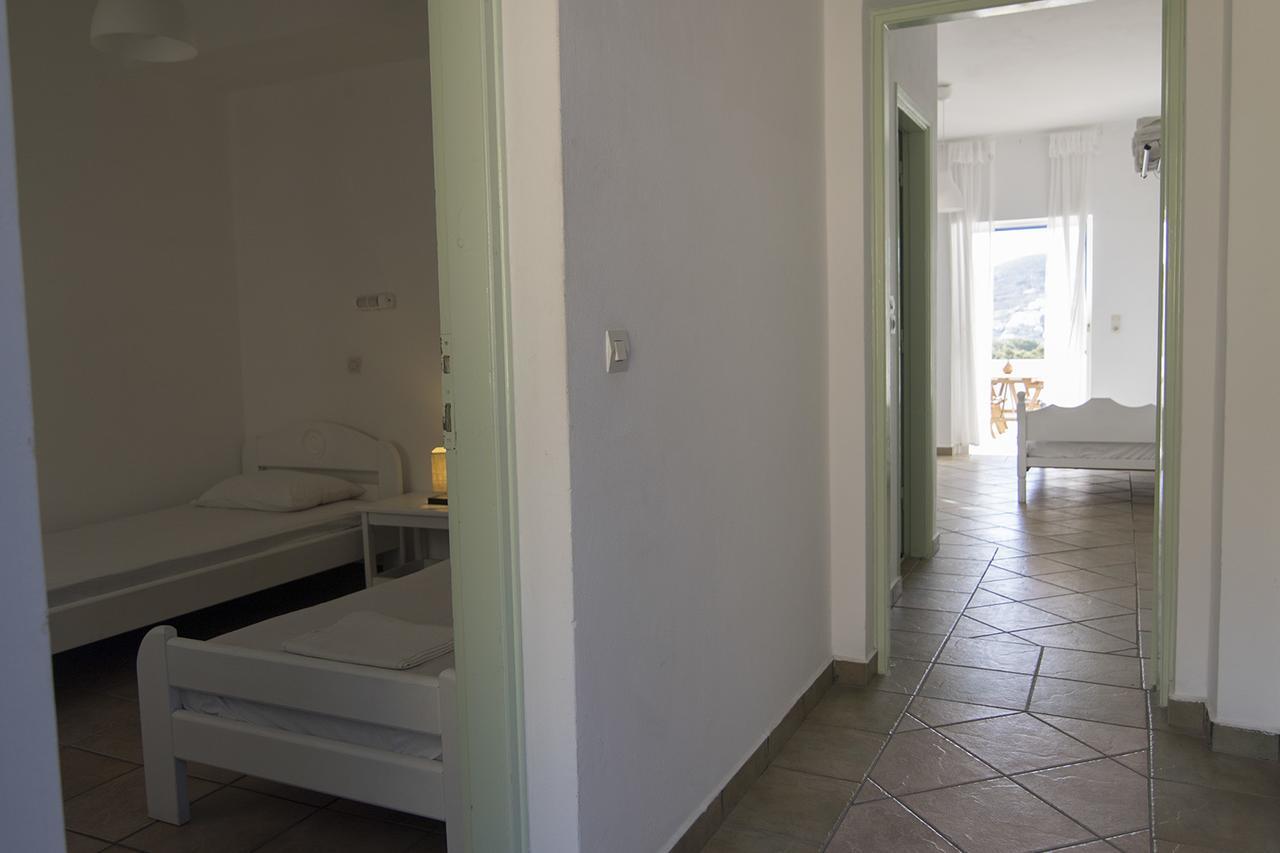 Armadoros Hotel / Ios Backpackers ภายนอก รูปภาพ