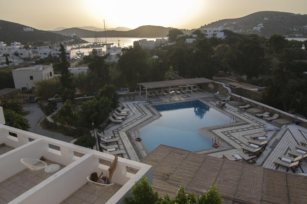 Armadoros Hotel / Ios Backpackers ภายนอก รูปภาพ