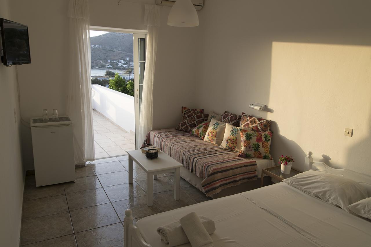 Armadoros Hotel / Ios Backpackers ภายนอก รูปภาพ