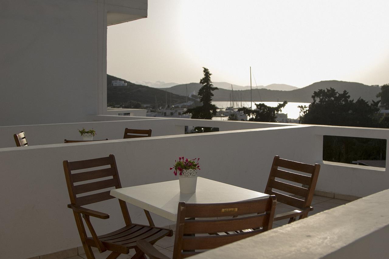 Armadoros Hotel / Ios Backpackers ภายนอก รูปภาพ