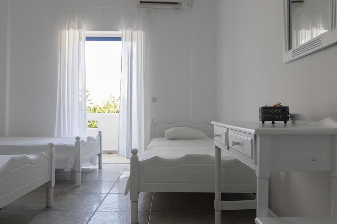 Armadoros Hotel / Ios Backpackers ภายนอก รูปภาพ