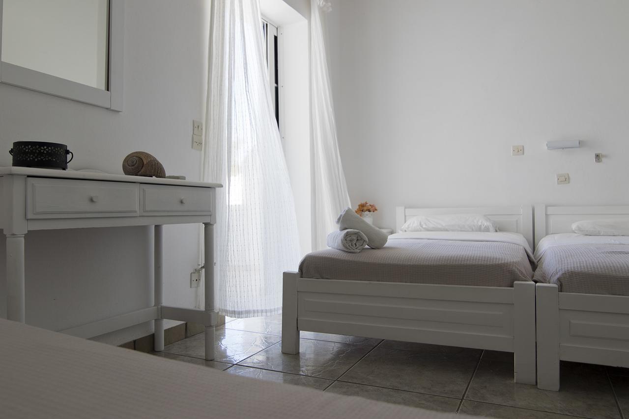 Armadoros Hotel / Ios Backpackers ภายนอก รูปภาพ