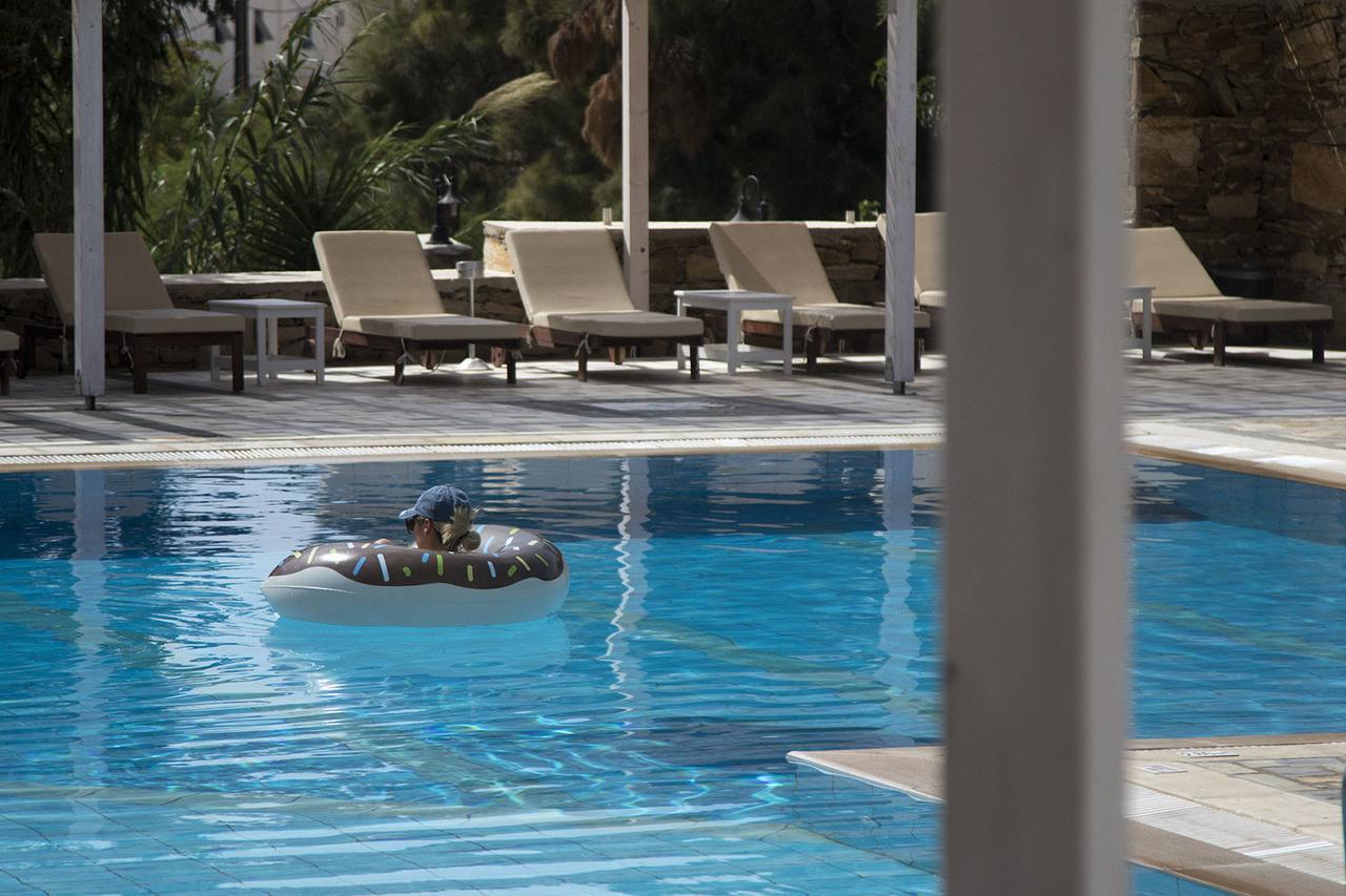 Armadoros Hotel / Ios Backpackers ภายนอก รูปภาพ