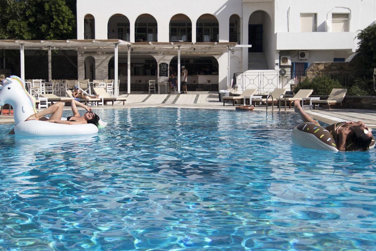 Armadoros Hotel / Ios Backpackers ภายนอก รูปภาพ