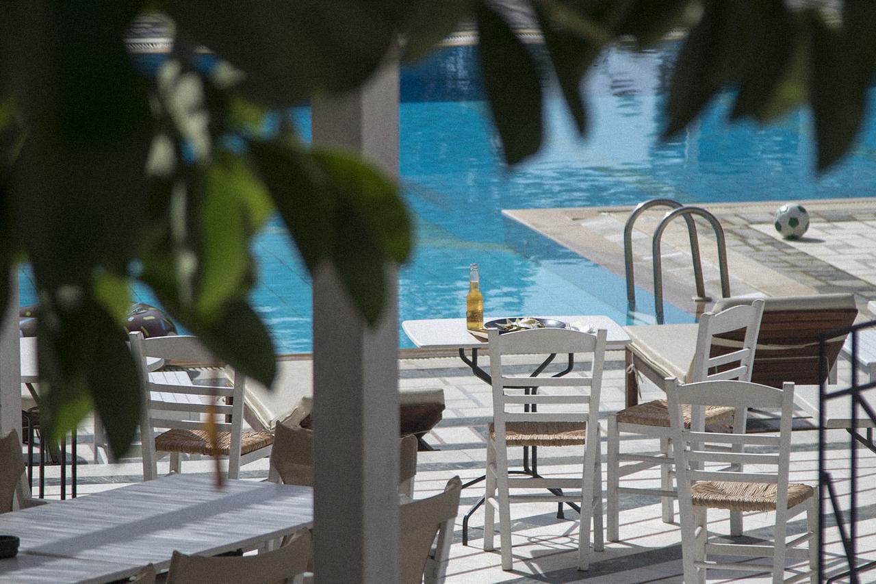 Armadoros Hotel / Ios Backpackers ภายนอก รูปภาพ